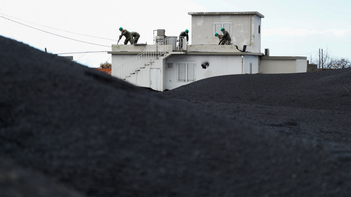 Cautious Clean-up on La Palma as Hopes Rise for End to Volcano Eruption - Vimarsana News