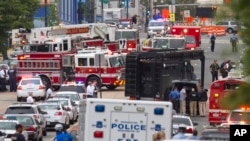 Emergency responders at scene of Navy Yard shooting, Washington, Sept. 16, 2013.