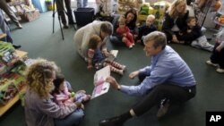 Massachusetts gubernatorial candidate Republican Charles Baker reads 'The Snowy Day,' by Ezra Jack Keats on National Literacy Day to children at a toy store in Canton, MA, USA. (File Photo - October 7, 2010)