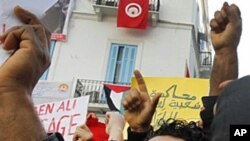 Presidente da Tunísia foge para o estrangeiro