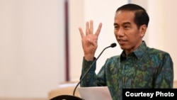 Presiden Joko Widodo menegaskan akan terus memberantas pungli (foto: dok).