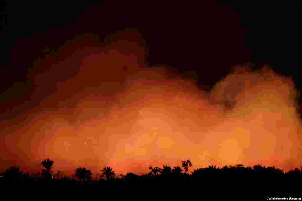 Floresta tropical de Humaita arde na Amazónia, Brasil. 17 de Agosto de 2019