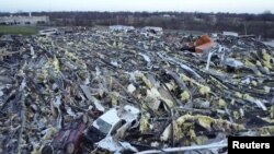 Vista aérea de una fábrica de velas tomada con un dron después de que un tornado la arrasara en Mayfield, Kentucky, EE. UU., el 11 de diciembre de 2021.