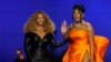 Beyonce, à gauche, et Megan Thee Stallion acceptent le prix de la meilleure chanson rap pour "Savage" lors de la 63e cérémonie des Grammy Awards au Los Angeles Convention Center le 14 mars 2021.