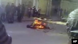 Video-still from activist group claims to portray self-immolation of Sonam Thargyal, a 44-year-old farmer, Qinghai province, China, March 23, 2012 (file image).