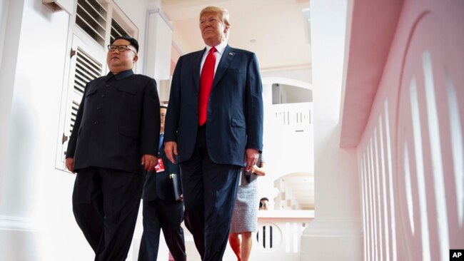 特朗普与金正恩2018年6月12日在新加坡会晤（美联社）