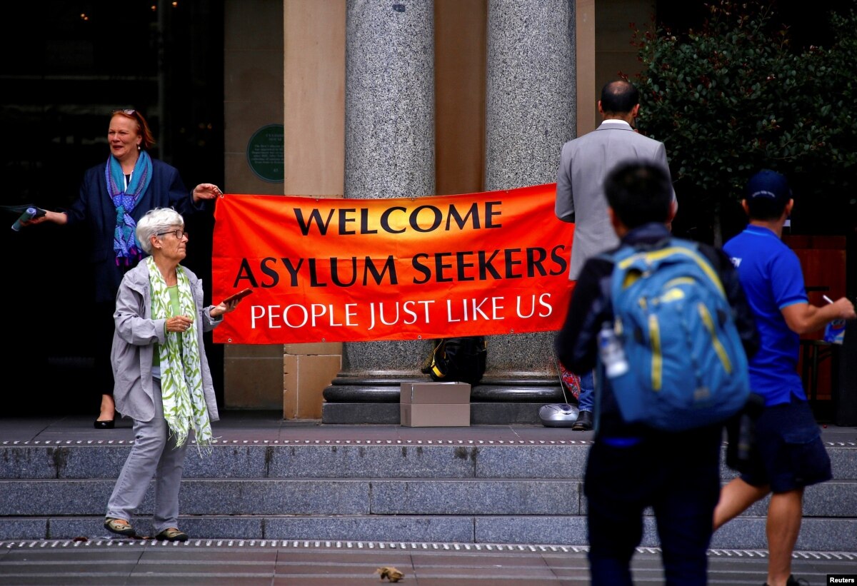 PBB Kecam Penahanan Tanpa Batas Waktu Pencari Suaka di Australia - VOA Indonesia