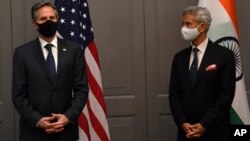 အမေရိကန်နိုင်ငံခြားရေးဝန်ကြီး Antony Blinken (ဝဲ) နဲ့ အိန္ဒိယနိုင်ငံခြားရေးဝန်ကြီး Subrahmanyam Jaishankar. (မေ ၃၊ ၂၀၂၁)