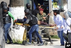 A victim is being evacuated by rescue workers outside the Bardo museum in Tunis, Tunisia, March 18, 2015.