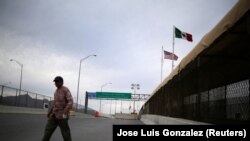 The Paso del Norte border crossing between the United States and Mexico.