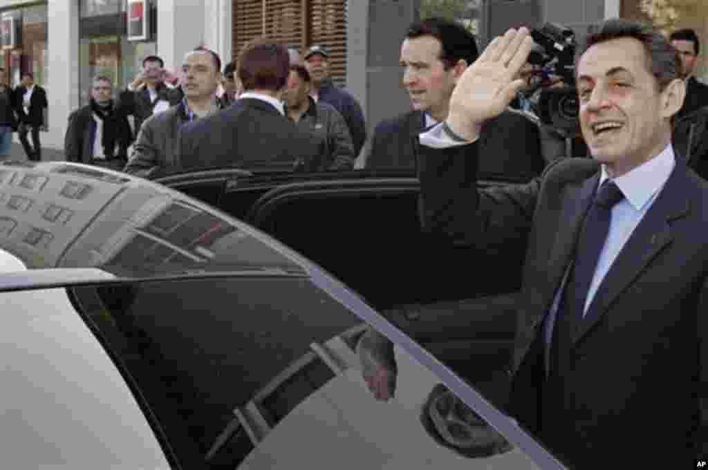 France's President and candidate for re-election in 2012, Nicolas Sarkozy, waves to bystanders as he arrives to visits a housing project in Meaux, 60kms (37.5 miles) east of Paris, Friday, March 16, 2012, as part of his campaign. (AP Photo/Michel Euler, 