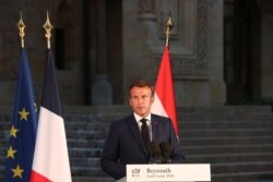 El presidente francés Emmanuel Macron ofrece una conferencia de prensa en Beirut, el jueves 6 de agosto de 2020.