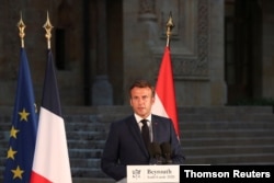 El presidente francés Emmanuel Macron ofrece una conferencia de prensa en Beirut, el jueves 6 de agosto de 2020.