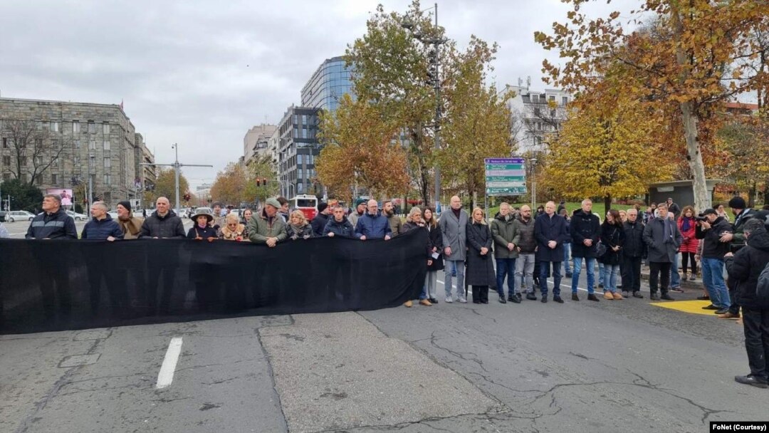 Akcija "Zastani Srbijo" tokom koje je zaustavljen saobraćaj na 15 minuta ispred Narodne skupštine u Beogradu
