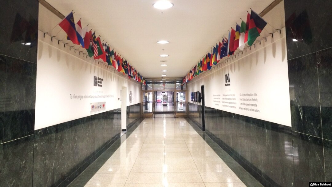 Hol na ulazu zgrade u kojoj se nalazi sjedište Glasa Amerike (Foto: Diaa Bekheet)