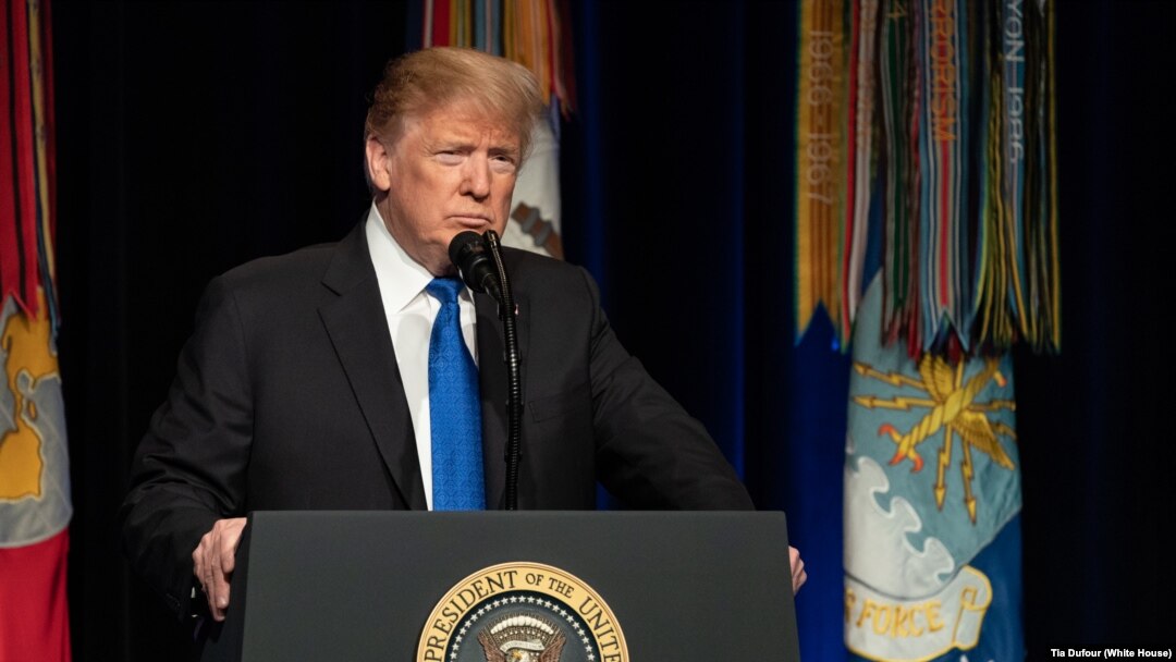 El objetivo de la orden ejecutiva del presidente Donald Trump es impulsar la industria manufacturera de Estados Unidos.