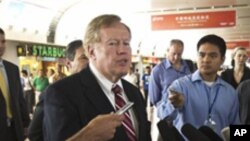 베이징에서 기자회견을 갖는 킹 특사