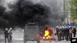 Riot police clash with Kurdish protesters in the town of Bismil, near the southestern Turkish city of Diyarbakir, April 21, 2011