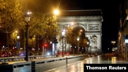 27일 야간 통행금지령이 내려진 프랑스 파리 시내.