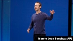 Le PDG de Facebook, Mark Zuckerberg à F8, la conférence des développeurs de Facebook, le 1er mai 2018, à San Jose, en Californie.