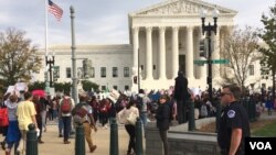 Washington D.C.-area high school students protesting President-elect Donald Trump marched from the Trump International Hotel to the U.S. Supreme Court, Nov. 15, 2016. (E. Sarai/VOA)