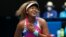 Jwez Tenis Japonez Ayisyenn Naomi Osaka pandan match li nan Open Ostralyen an nan Melbourne, 17 Janvye 2022.