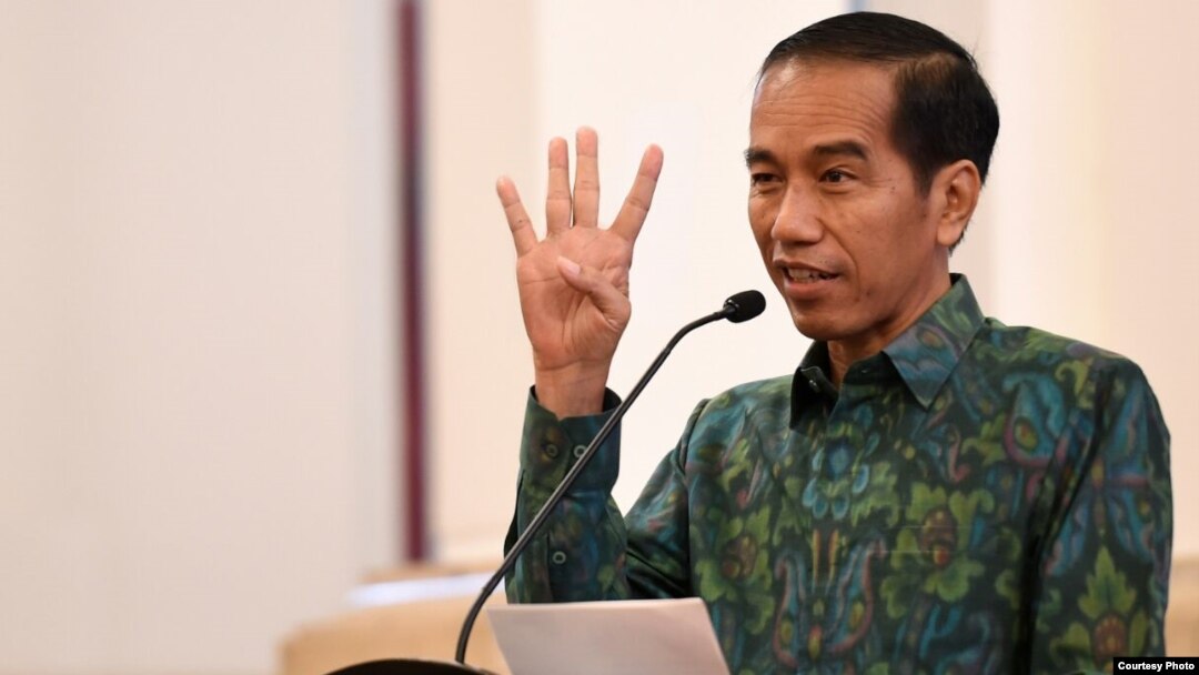 Presiden Joko Widodo memberikan keterangan kepada media di Jakarta (foto: Biro Setpres RI).