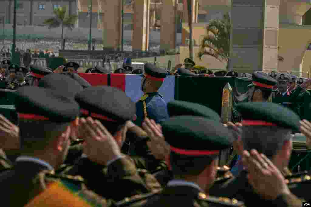 During the turbulent days of 2011 when Mubarak was ousted, Egypt&#39;s army was a stabilizing force respected by Egyptians for the restraint it exercised even while remaining loyal to Mubarak until the end of his rule. (Hamada Elrasam/VOA)