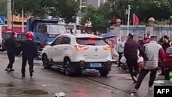 This frame grab taken from video footage circulating on Chinese social media on Nov. 19, 2024 shows the scene where a car crashed outside the Yong'an primary school in Changde. (AFP photo / Chinese social media) 