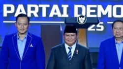 Presiden Prabowo Subianto didampingi Ketua Umum Partai Demokrat periode 2025-2030, Agus Harimurti Yudhoyono (kiri) dan mantan Presiden RI Susilo Bambang Yudhoyono pada Kongres VI Partai Demokrat, di Jakarta, Selasa, 25 Februari 2025. (Facebook/PDemokratDKI)