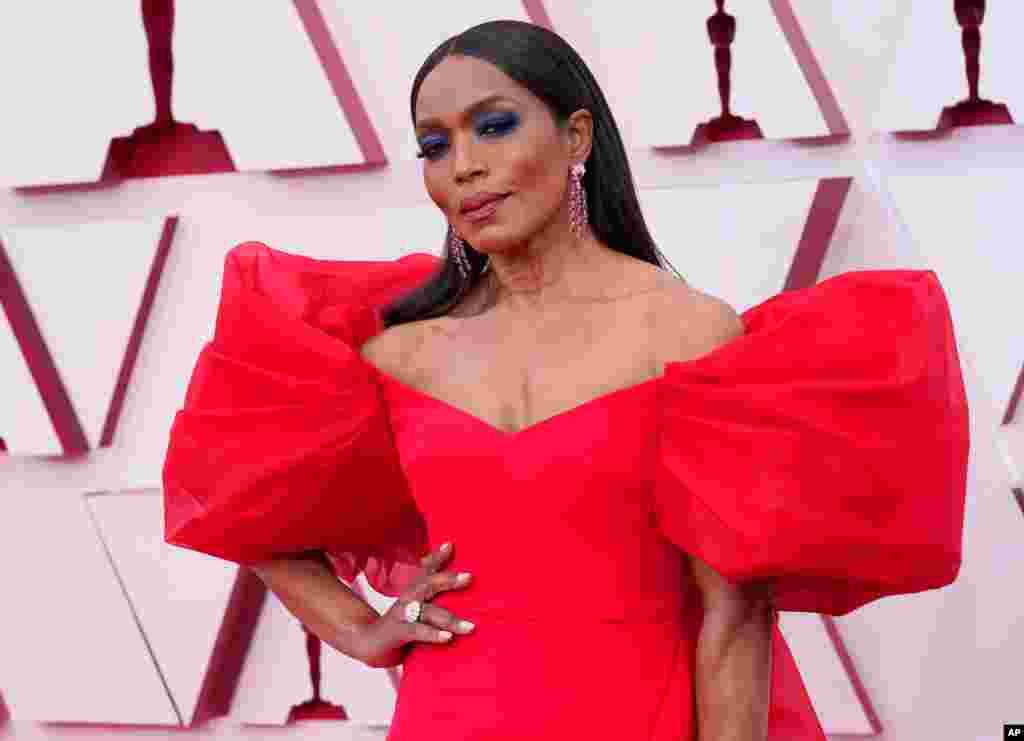 Angela Bassett arrives at the Oscars on Sunday, April 25, 2021, at Union Station in Los Angeles. (AP Photo/Chris Pizzello, Pool)