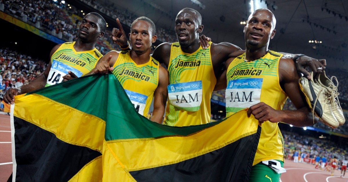 Ikki qizning ogziga va anusiga boglangan yigitni sikayotgani videosi