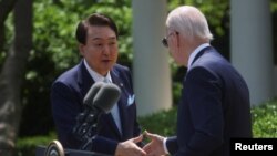 Predsjednici Sjedinjenih Država i Južne Koreje Džo Bajden i Jun Suk Jeol u Bijeloj kući (Foto: Reuters/Leah Millis)