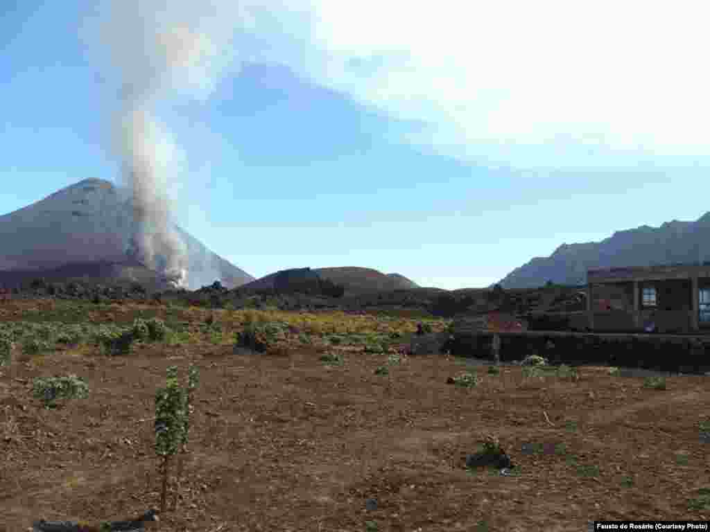 Vulcão do Fogo entrou em erupção no Sábado, 22 de Novembro. Cabo Verde 2014