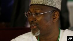 Shugaban Hukumar Zabe ta INEC Farfasa Attahiru Jega a Abuja, Maris 30, 2015. (File Photo)