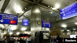 Terminal keberangkatan di bandara internasional Ataturk, Istanbul, Turki, 8 Januari 2018. (Foto: dok).