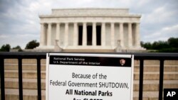 Nivîsek jiber Kongresa Amerîka di 2013’an de, ku dibêje "Jiber girtina Hikûmeta Federal Hemî Parkên Neteweyî Girtî ne".
