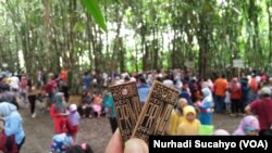 Pring, alat pembayaran dari bambu, yang digunakan untuk bertransaksi di Pasar Papringan, Temanggung, Jawa Tengah, 14 Januari 2018. (VOA/Nurhadi Sucahyo).