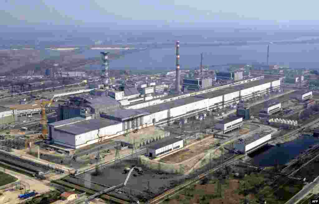 Вид Чернобыльской АЭС. 6 апреля 2006 год