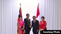 Presiden Jokowi menerima bintang jasa di Timor Leste.