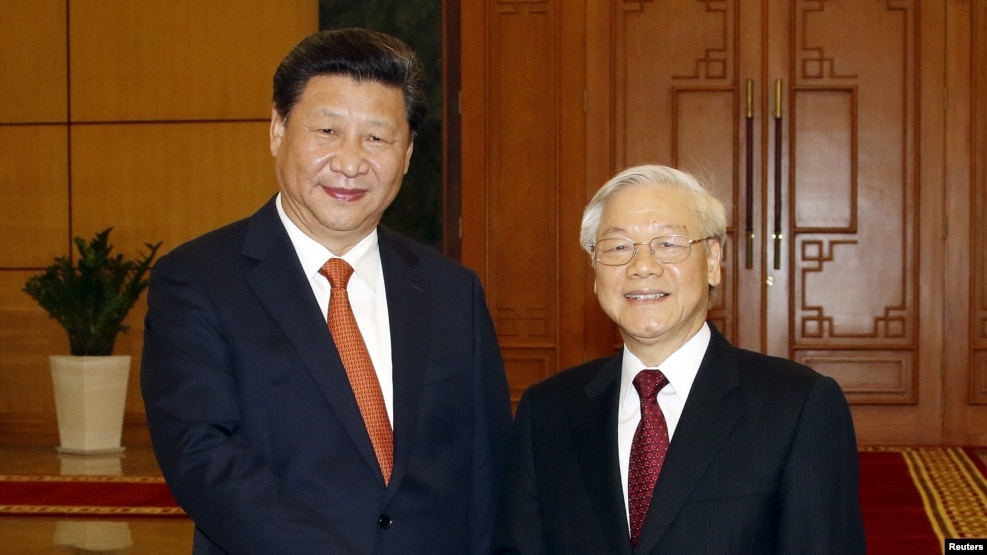 Tổng Bí thư kiêm Chủ tịch Nước Trung Quốc Tập Cận Bình (bên trái) và Tổng Bí thư Việt Nam Nguyễn Phú Trọng tại Hà Nội, ngày 05/11/2015.