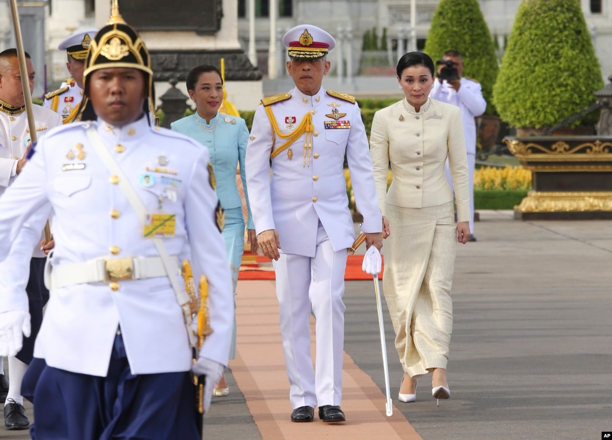 From Bodyguard to Queen, Thailand's Suthida Makes Public Debut