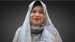 Prof Musdah Mulia dan Ensiklopedia Muslimah Reformis. (Foto: VOA/Nurhadi Sucahyo)