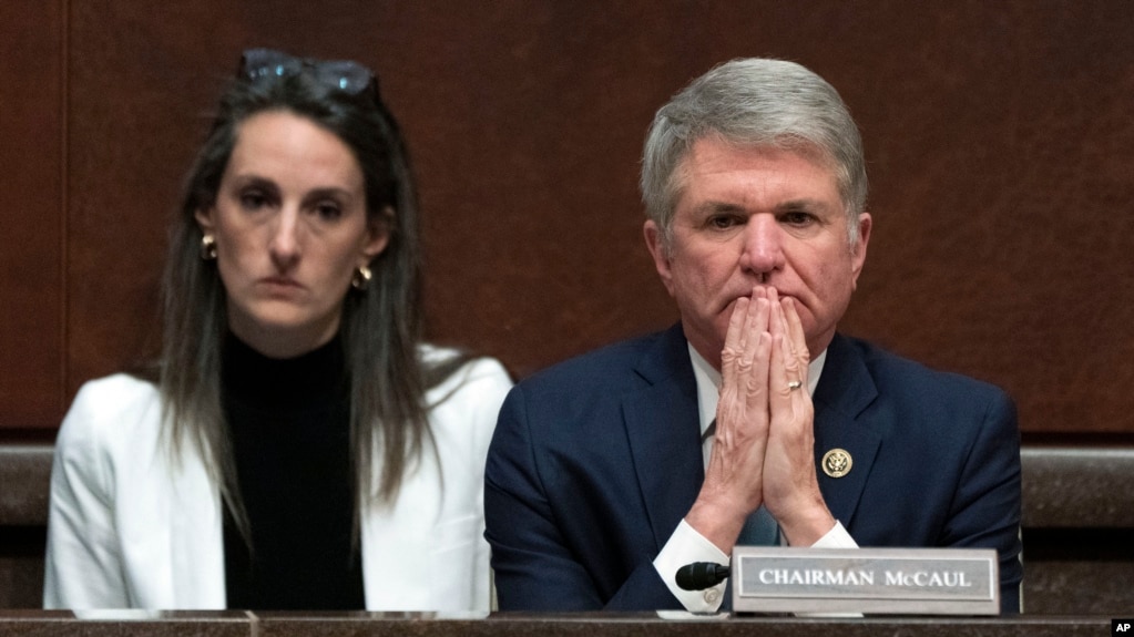 Голова Комітету Палати представників США із закордонних справ Майкл Маккол під час свідчення жертви війни Росії з Україною, середа, 19 квітня 2023 року, на Капітолійському пагорбі у Вашингтоні. (AP Photo/Jacquelyn Martin)