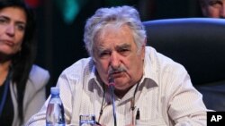 Mujica llamó a los actores políticos a aprobar cambios legislativos y constitucionales para simplificar la residencia uruguaya.