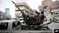 Soldiers loyal to Shi'ite tribesmen, known as Houthis, guard a street during a rally in support of the Houthi movement in Sana'a, Yemen, July 18, 2016.