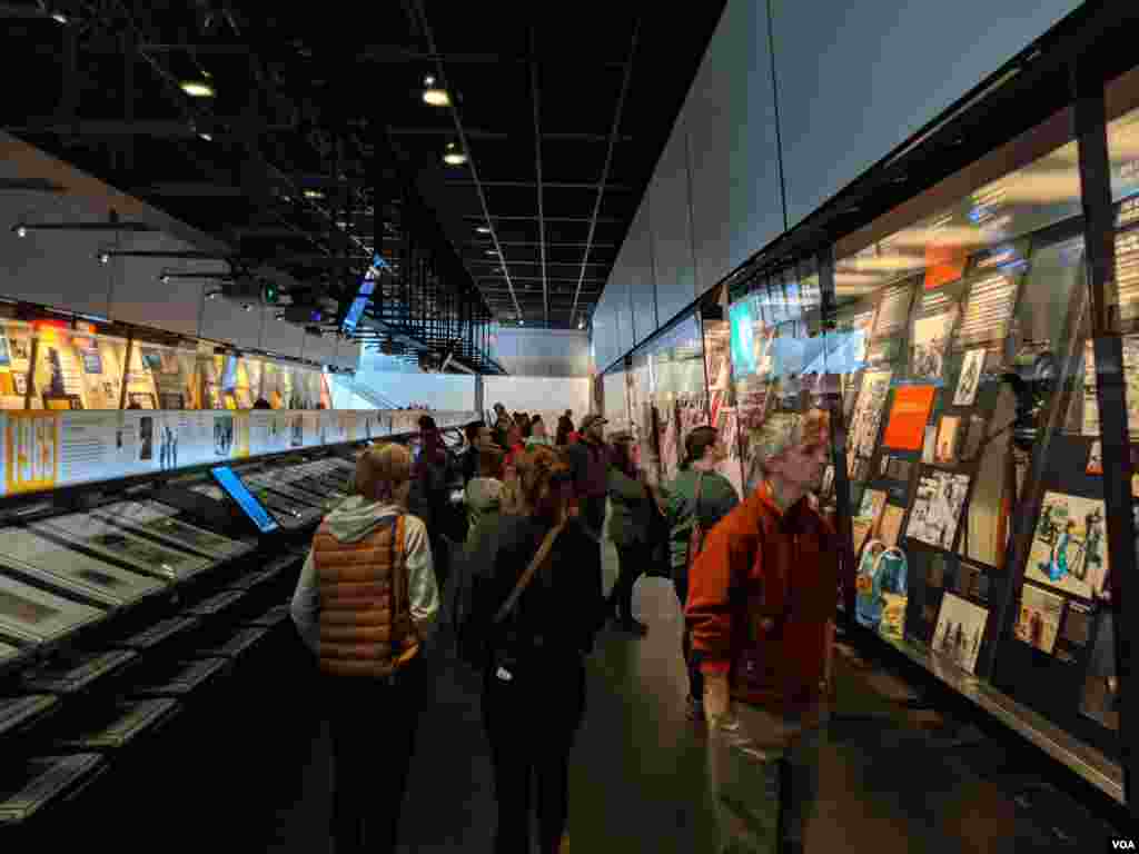 En esta sección del museo es una hemeroteca en donde se encuentran páginas de periódicos de distintos años que pueden ser apreciados por los visitantes.&nbsp;Foto: Herbert Zepeda - VOA.