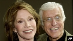 FILE - Mary Tyler Moore and Dick Van Dyke pose together following a press conference announcing their reunion in a new television adaptation of the play, "The Gin Game," part of the drama series "PBS Hollywod Presents," in Los Angeles' Hollywood district,