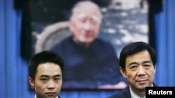 Bo Xilai, right and his son, Bo Guagua (2007 file photo)
