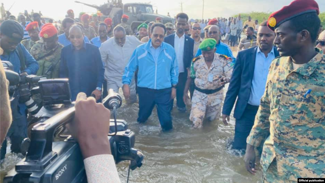 Madaxweyne Farmaajo oo Beledweyne Booqday